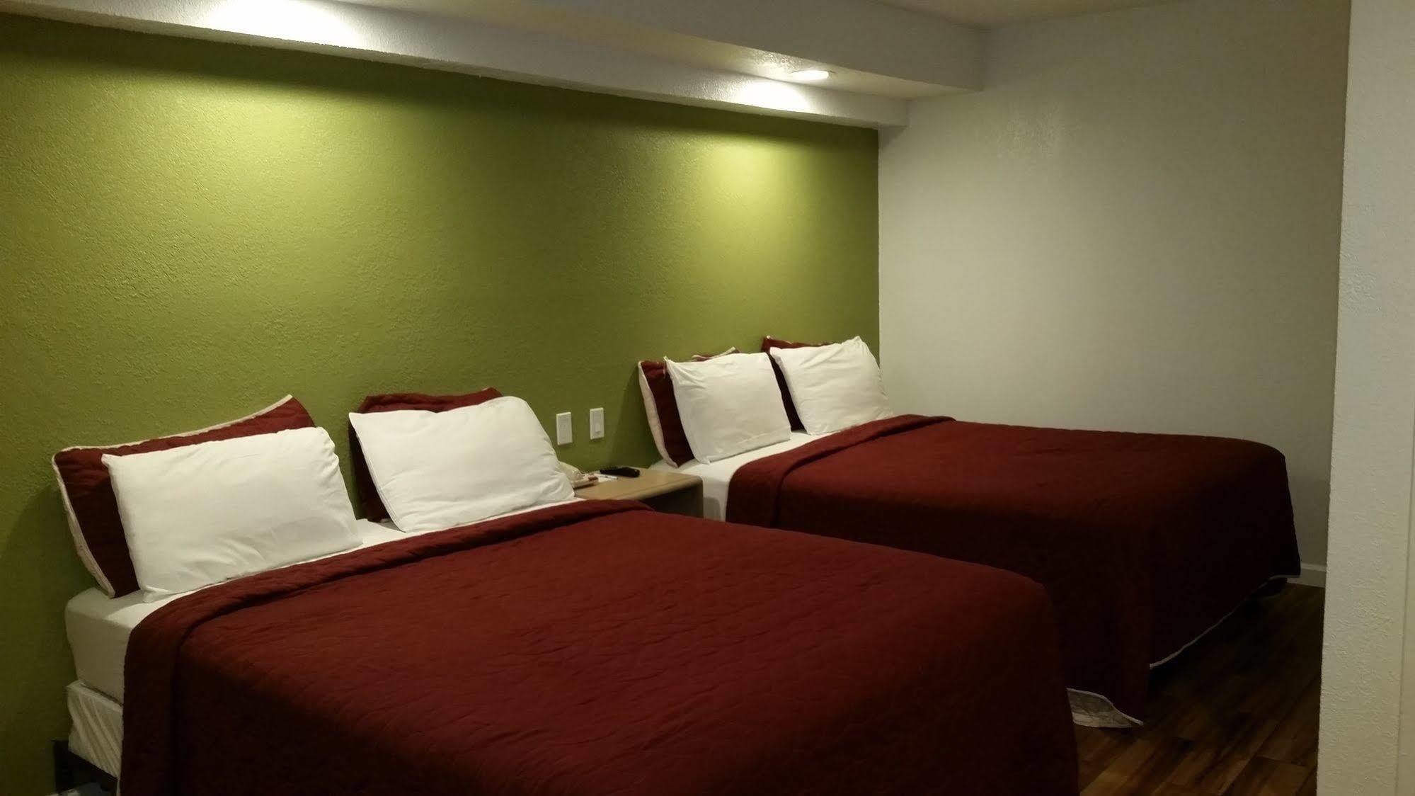 Rodeway Civic Center Inn